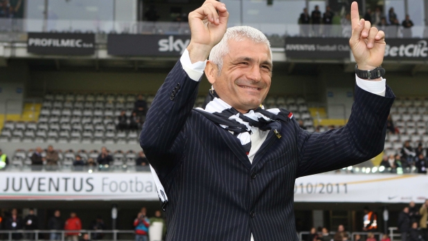 Ravanelli: "I capelli bianchi già a 18 anni, è dna. Da ragazzino Vialli mi regalò le scarpe, poi..." 14 Ravanelli: "I capelli bianchi già a 18 anni, è dna. Da ragazzino Vialli mi regalò le scarpe, poi..."