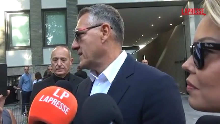Vieri: "Dopo aver parlato con Armani buttai tutti i miei vestiti" 16 Vieri: "Dopo aver parlato con Armani buttai tutti i miei vestiti"