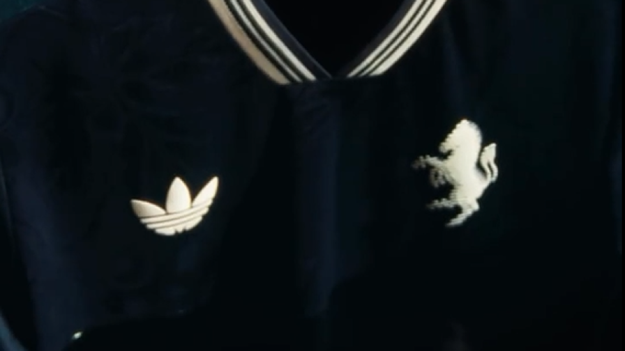 Buffon, Barzagli e... vigneti: la Juve presenta così la terza maglia 15 Buffon, Barzagli e... vigneti: la Juve presenta così la terza maglia