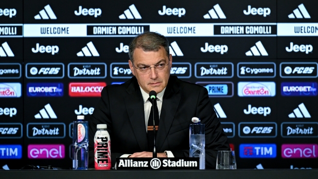 Comolli: "Dopo il mercato, Juve più forte di prima. Discussioni col Psg per Kolo? Bugie" 14 Comolli: "Dopo il mercato, Juve più forte di prima. Discussioni col Psg per Kolo? Bugie"