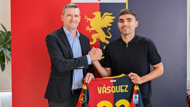 Genoa, ufficiale il rinnovo di capitan Vasquez: rimarrà col Grifone fino al 2028