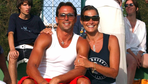 Bettarini: "Ero troppo bello per fare il calciatore. Zamparini con un mago mi fece fare un rito..." 1 Bettarini: "Ero troppo bello per fare il calciatore. Zamparini con un mago mi fece fare un rito..."