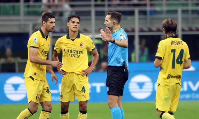 Rigore non dato al Milan: l'Aia riconosce l'errore, Fabbri (Var) e Marcenaro saranno fermati 16 Rigore non dato al Milan: l'Aia riconosce l'errore, Fabbri (Var) e Marcenaro saranno fermati