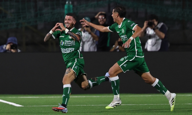 Che Avellino! In 10 stende la Carrarese 4-3. Il Pescara domina l'Empoli, ora Padova-Entella