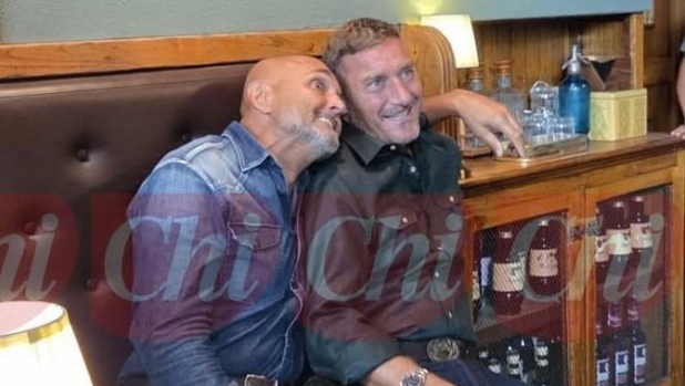 Totti-Spalletti, scoppia la pace... grazie a uno spot pubblicitario. E Roma si divide