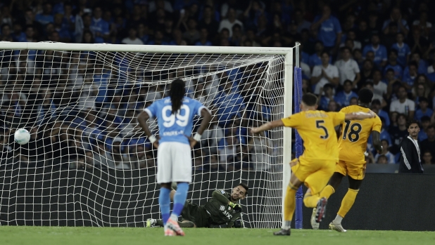 Eccezione Nzola: da quando c'è il Var il Napoli è la squadra cui fischiano meno rigori