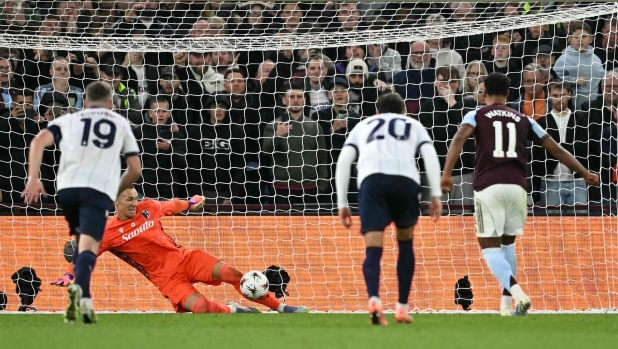 LIVE Aston Villa-Bologna 1-0, Skorupski para il rigore di Watkins. Poi traversa di Castro