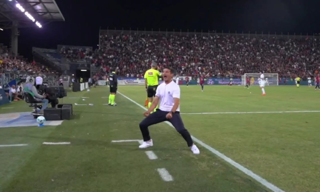 Urlo disumano e acqua lanciata: l'esultanza di Chivu al gol di Pio è virale, e dietro c'è una storia