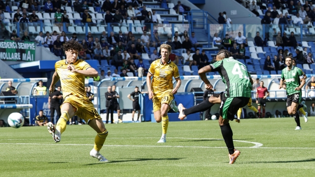 Sassuolo travolgente, tris all'Udinese. Tolti dal Var due rigori ai friulani