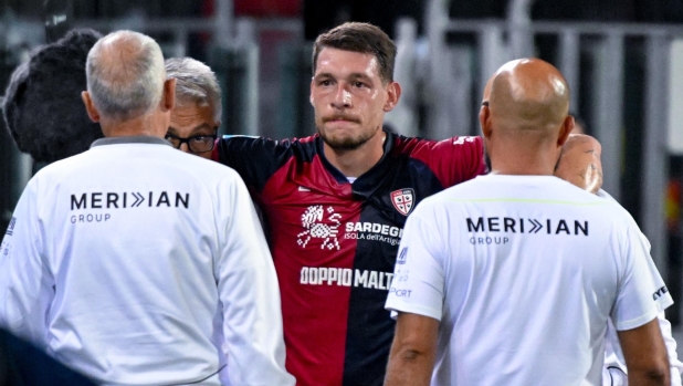 Cagliari, la moglie di Belotti dopo l'infortunio: "Scaleremo anche questa montagna"