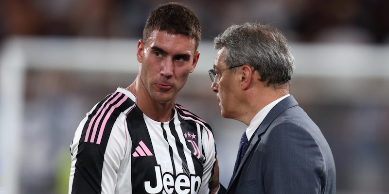 Vlahovic, dalle telefonate di Allegri alla freccia in Juve-Milan: ora prepara lo scherzetto