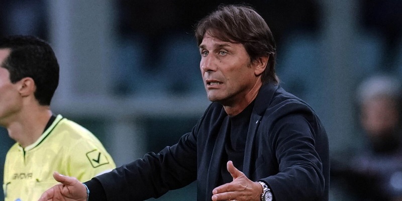 Napoli, per Conte l’ora più dura: difesa colabrodo e acquisti flop