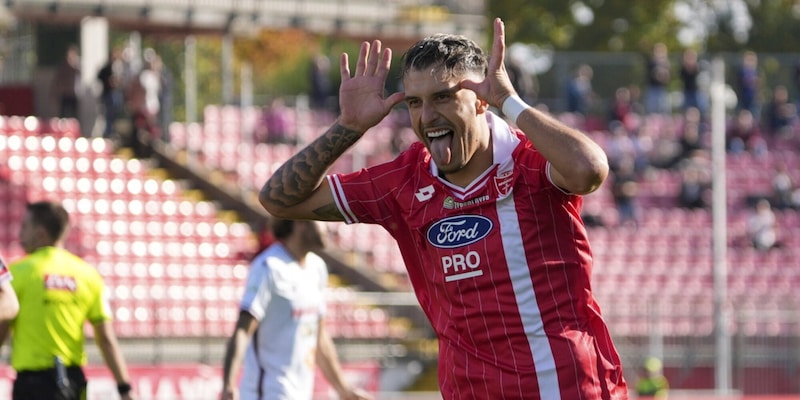 Spezia, poker all’Avellino con Vlahovic. Monza show con l’ex Juve, pari Samp