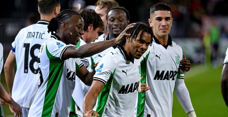 Il Sassuolo batte il Cagliari e aggancia l'Atalanta: Laurienté e Pinamonti decisivi, non basta Esposito