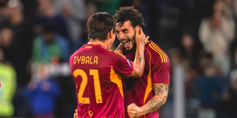 La Roma vince ancora: agganciato il Napoli in testa. Como show, tris al Verona e zona Europa 