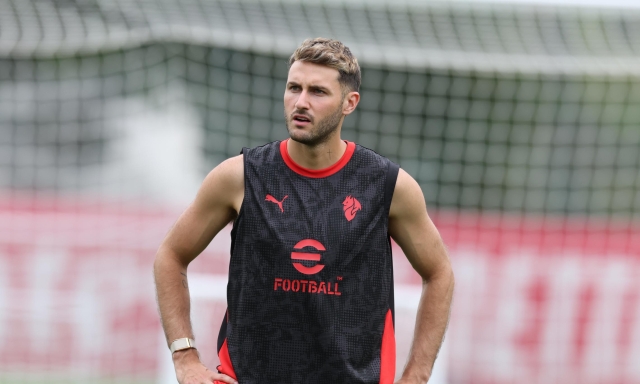 Milan d'assalto. Gimenez favorito in avanti, Nkunku l'arma in più