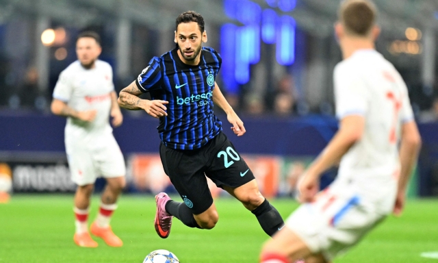 Inter, botta per Calhanoglu: è in dubbio per la Cremonese. Pronti Frattesi o Sucic