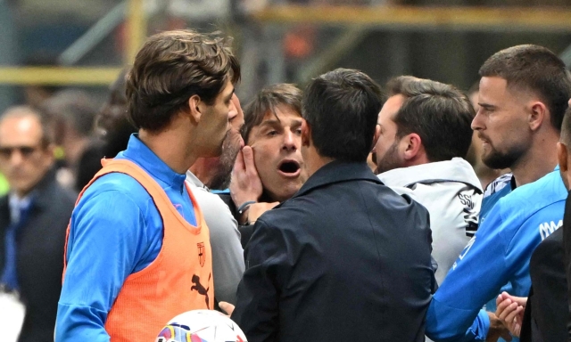 Chivu vs Conte, che caos nell'unico precedente: pali, rossi, litigi e quel "ti vengo a prendere" 16 Chivu vs Conte, che caos nell'unico precedente: pali, rossi, litigi e quel "ti vengo a prendere"