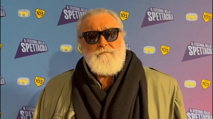 Diego Abatantuono: “Mi piace molto Leao anche se ogni tanto mi fa inc…” 14 Diego Abatantuono: “Mi piace molto Leao anche se ogni tanto mi fa inc…”