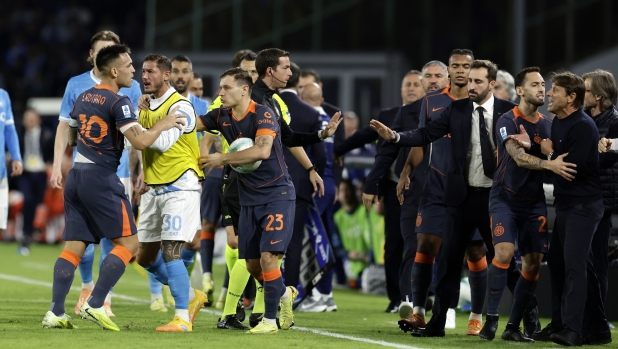 La demenza senile di Mou, i dissapori con Chivu e... tutte le liti-cult di Conte 10 La demenza senile di Mou, i dissapori con Chivu e... tutte le liti-cult di Conte