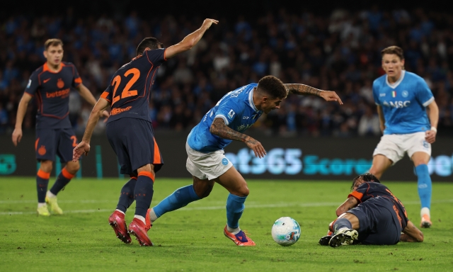 Napoli-Inter, l'ex arbitro Bergonzi accusa Di Lorenzo: "Antisportivo". Il club: "Inaccettabile" 16 Napoli-Inter, l'ex arbitro Bergonzi accusa Di Lorenzo: "Antisportivo". Il club: "Inaccettabile"