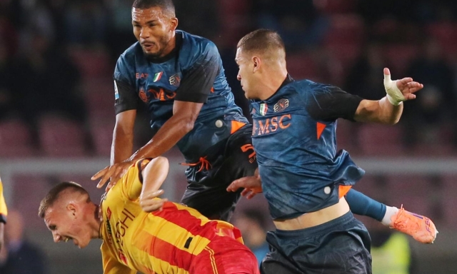 La tensione, il rigore parato, gli occhi lucidi in panchina: Camarda, anatomia di una serata no 14 La tensione, il rigore parato, gli occhi lucidi in panchina: Camarda, anatomia di una serata no