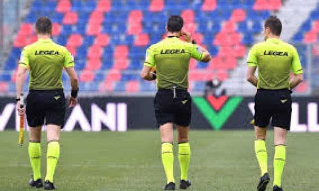 Arbitro accusato di corrompere i colleghi per favorire le scommesse: 5 arresti a Reggio Calabria 10 Arbitro accusato di corrompere i colleghi per favorire le scommesse: 5 arresti a Reggio Calabria