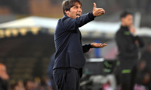 Lancia frecciate all'Inter, ce l'ha persino con Anguissa: dietro il nervosismo di Conte 10 Lancia frecciate all'Inter, ce l'ha persino con Anguissa: dietro il nervosismo di Conte