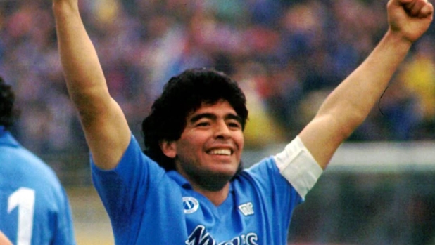 "Passano gli anni, ma rimane la leggenda": gli speciali auguri del Napoli a Maradona