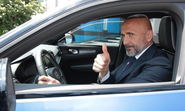 Spalletti, le auto e... il trattore: dalla Fiat Panda "scudettata" alla Mercedes e al Landini 16 Spalletti, le auto e... il trattore: dalla Fiat Panda "scudettata" alla Mercedes e al Landini