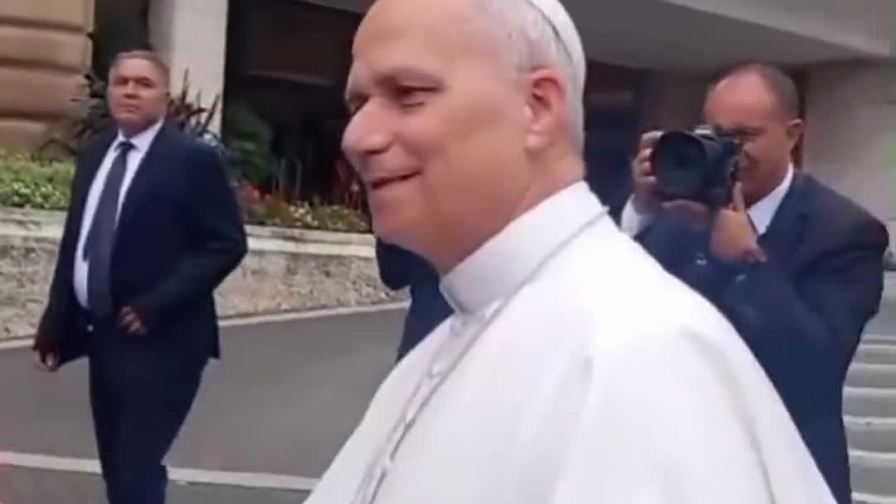 "Vincemo 'o Scudetto, Papa!": l'incontro coi tifosi è esilarante 10 "Vincemo 'o Scudetto, Papa!": l'incontro coi tifosi è esilarante