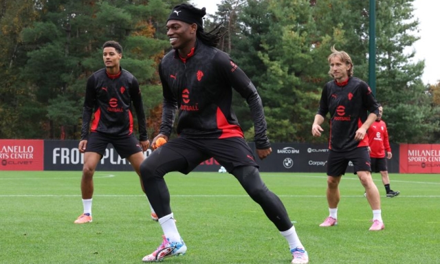 Milan, Leao in gruppo: è pronto a giocare. Torna Estupinan, Tomori e Gimenez out 8 Milan, Leao in gruppo: è pronto a giocare. Torna Estupinan, Tomori e Gimenez out