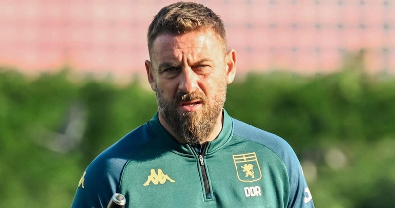 Inizia l'avventura di De Rossi al Genoa: prima la firma, poi l'incontro con la squadra e il primo allenamento