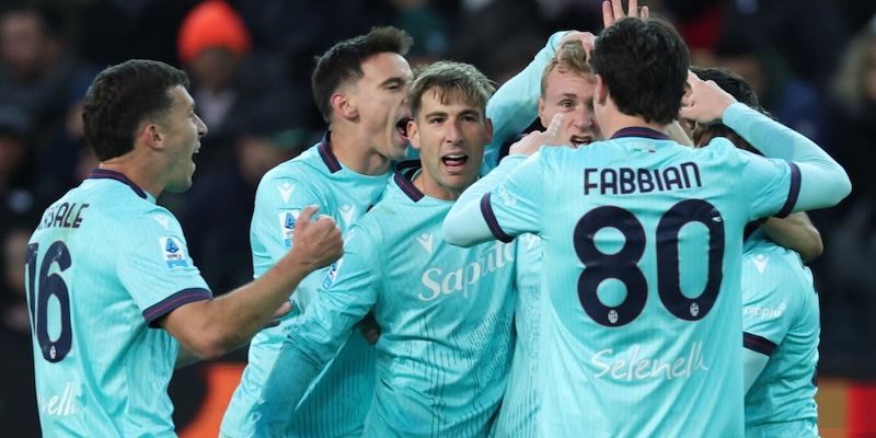 Pobega lancia il Bologna in vetta con Inter e Roma. Partita folle a Cagliari: 3-3 Genoa all'ultimo!