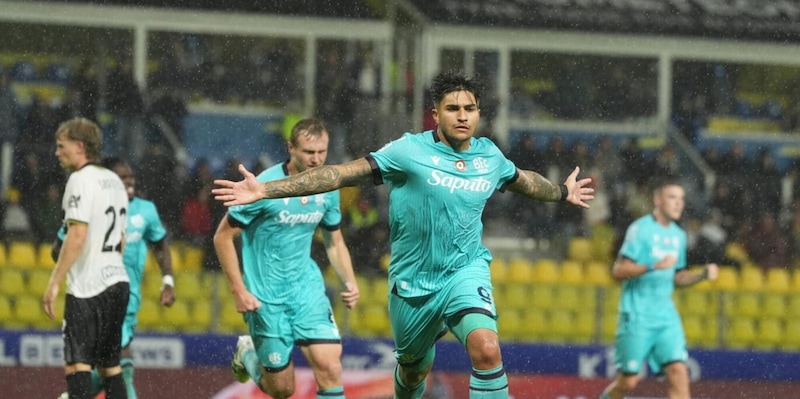 Doppietta di Castro e Miranda trascinano il Bologna: Parma sconfitto con un uomo in meno 14 Doppietta di Castro e Miranda trascinano il Bologna: Parma sconfitto con un uomo in meno