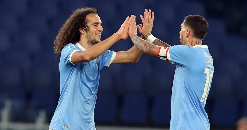 La Lazio batte il Lecce grazie a Guendouzi e Noslin: Sarri aggancia il Como