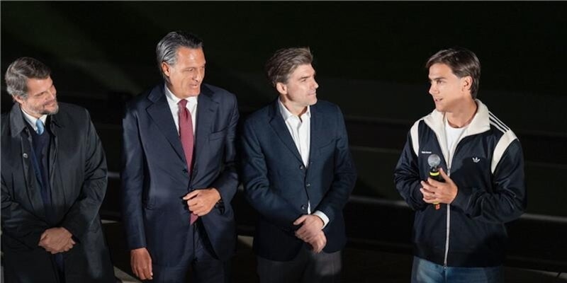 Dybala protagonista allo Stadio dei Marmi: "Aiutiamo i giovani, oggi stanno troppo davanti a uno schermo"