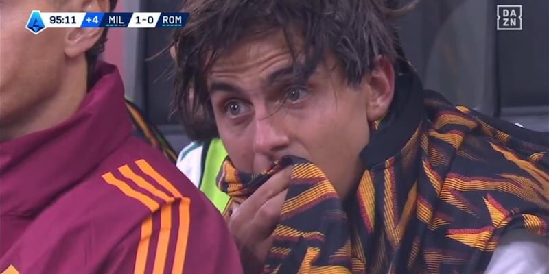 Dybala shock, calcia e si infortuna: incredulo e con gli occhi lucidi dopo il rigore sbagliato