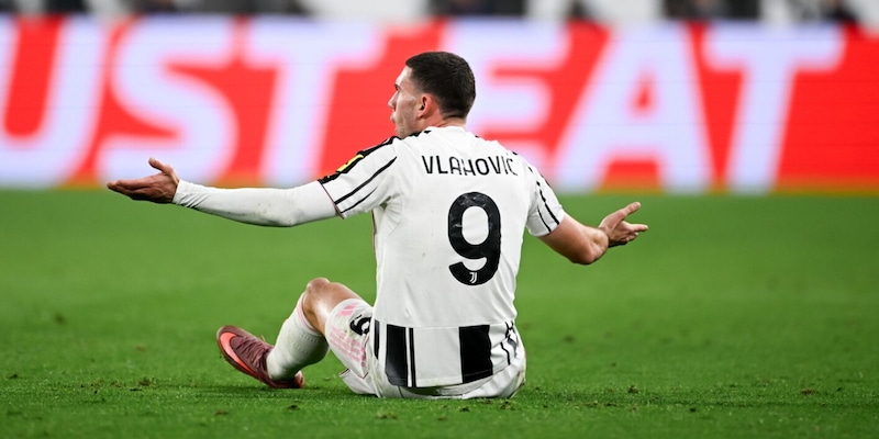 Vlahovic spaventa la Juve: "Perché ho chiesto il cambio". L'omaggio a Del Piero emoziona i tifosi