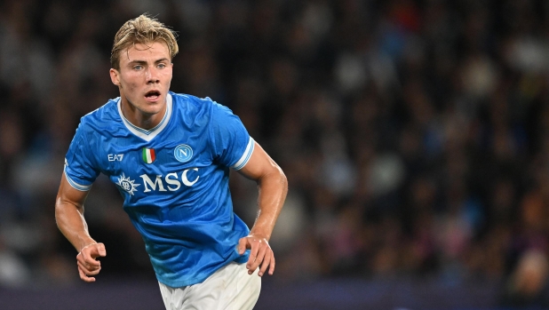 LIVE Alle 18 Napoli-Como: Hojlund c'è. Fabregas con Addai, Nico Paz e Diao alle spalle di Morata