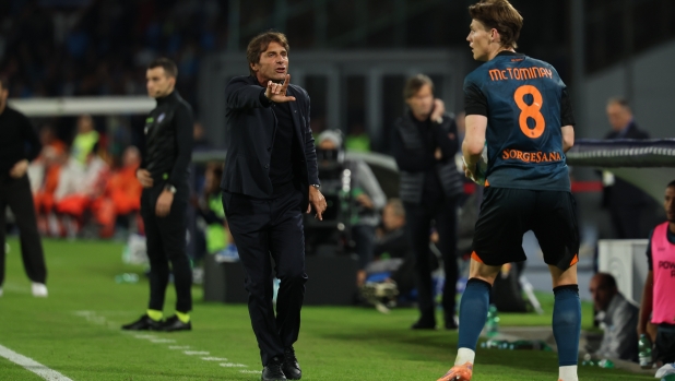 Conte la prende bene: "Ho ricevuto risposte da uomini veri. E il Como è una grande" 14 Conte la prende bene: "Ho ricevuto risposte da uomini veri. E il Como è una grande"