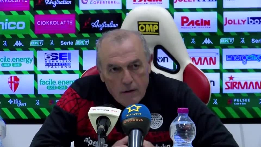 Castori sbotta con il giornalista: "Non mi fare incazzare, torna umile..." 16 Castori sbotta con il giornalista: "Non mi fare incazzare, torna umile..."