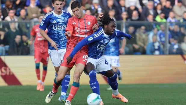 LIVE Como-Cagliari 0-0: Pestone di Zappa a Diao, ci poteva stare il giallo