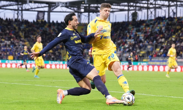 Massolin al 93' tiene il Modena in vetta, Frosinone beffato. Vincono Mantova ed Empoli