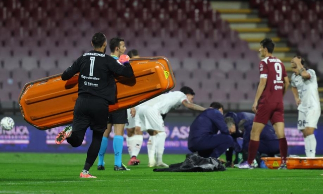 Paura a Salerno, Villa sviene dopo uno scontro: ambulanza in campo. Ora è in ospedale