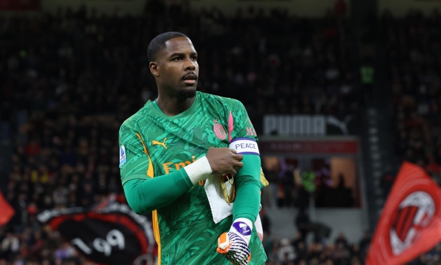 Juve su Maignan: così Comolli può convincere il portierone del Milan. E c'è un piano anche per Celik