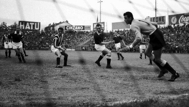 Gli arbitri stranieri sbarcarono in Italia quando Sarri non era ancora nato. Ecco come andò