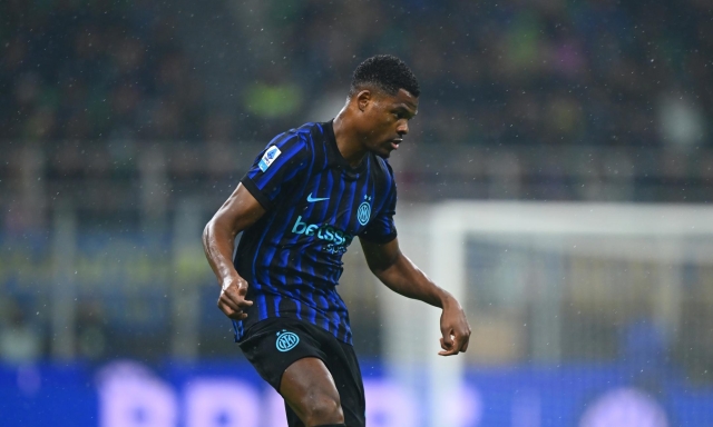 Dumfries, fastidio alla caviglia: per precauzione rientra subito a Milano. E per il derby...