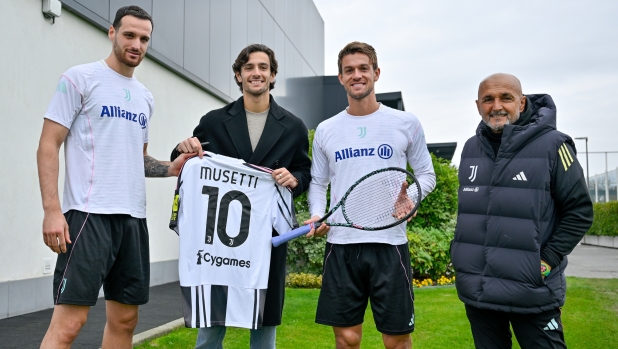 Un ospite a sorpresa alla Continassa: Lorenzo Musetti ha incontrato Spalletti e la squadra