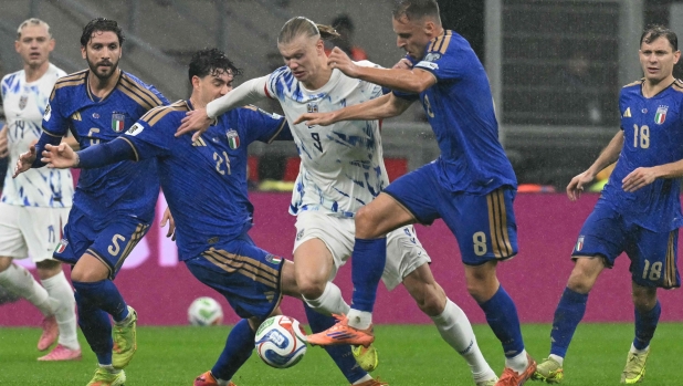 LIVE Italia-Norvegia 1-0: contatto Ajer-Esposito in area, l'arbitro fa proseguire